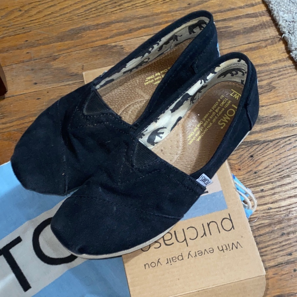 TOMS Women's Black Casual Slip-On Flats